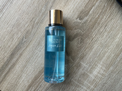 Victoria's Secret Aqua Kiss Body Mist 250ml - Image 2