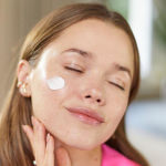 Valmont Priming With a Hydrating Fluid 150ml - Image 2