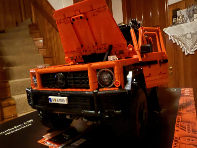 LEGO Technic Mercedes-Benz G 500 Professional Line for 18+ Years 2891 Pieces - Image 8
