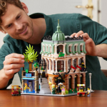 LEGO Creator Boutique Hotel for 18+ Years 3066 Pieces - Image 3